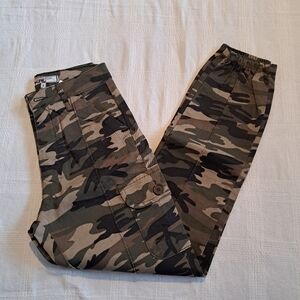 Portobello women's size 6 Camo pants jogger style side cargo pockets, New